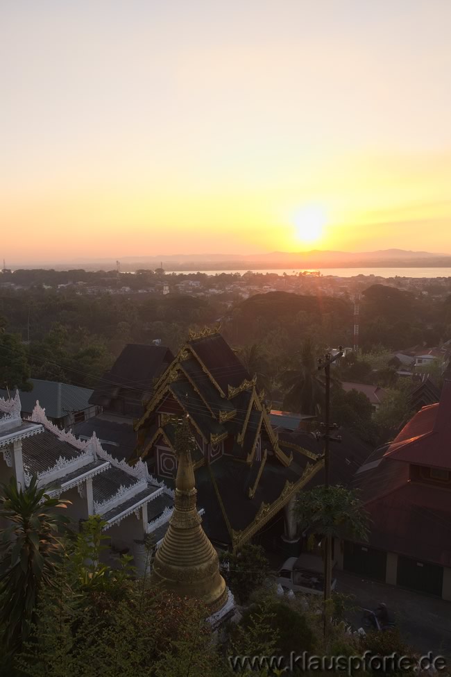 Blick von der Kyaik Thanlan-Pagode, Sonnenuntergang